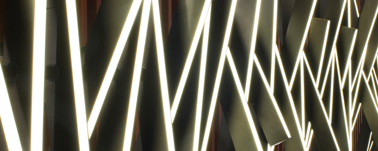 VISO SCULPTURAL LIGHT PENDANT BRIGHTENS DELOITTE’S TORONTO OFFICES