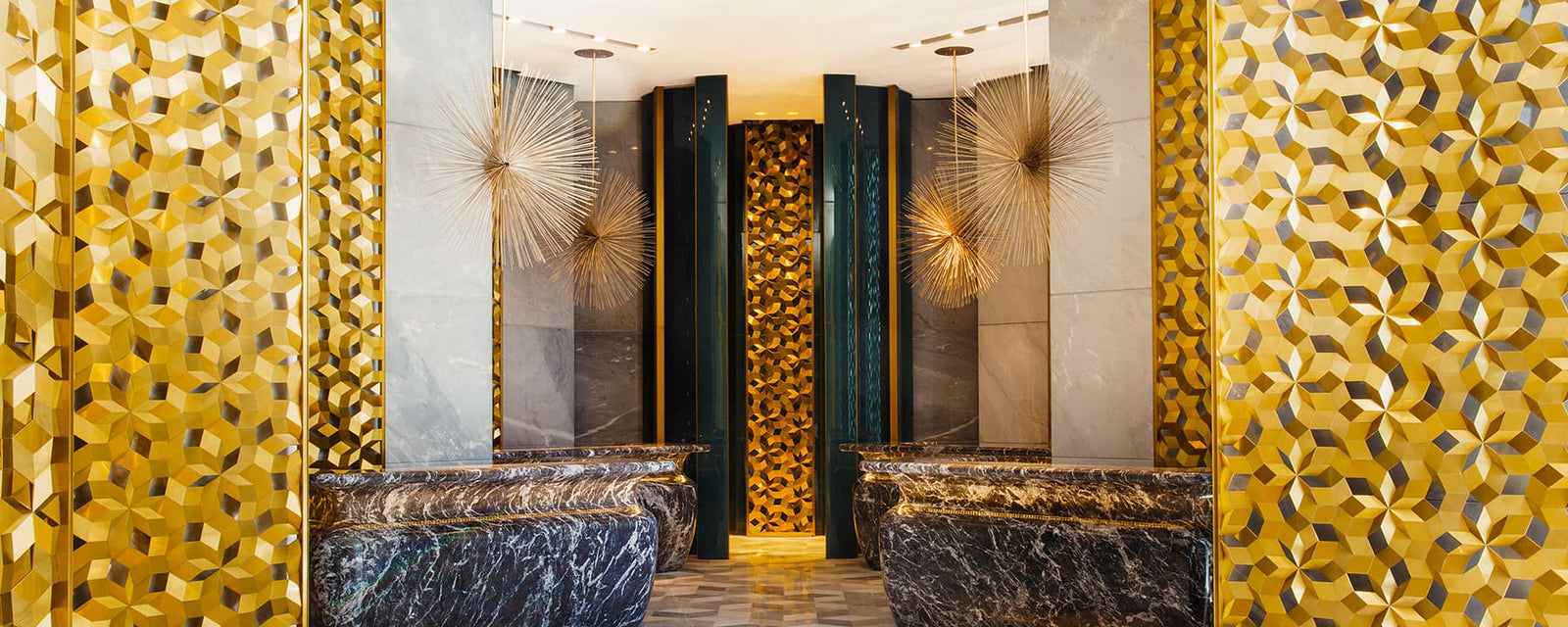 VISO LIGHTS UP VICEROY PALM JUMEIRAH DUBAI